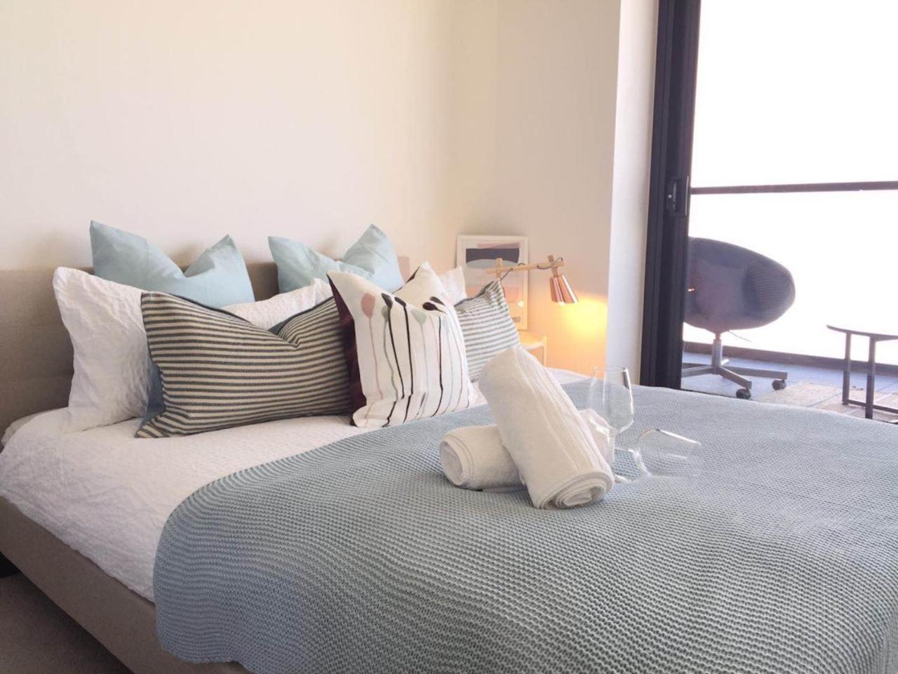 Deluxe And Brand New Lakeside Apartment 墨尔本 外观 照片